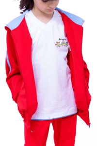 uniforme escolar com tecnologia das roupas esportivas